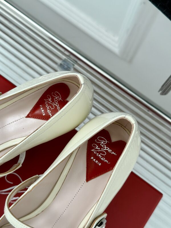 Roger Vivier - Mary Jane Virgule Pumps in Patent Leather