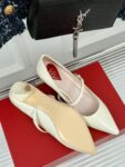 Roger Vivier - Mary Jane Virgule Pumps in Patent Leather