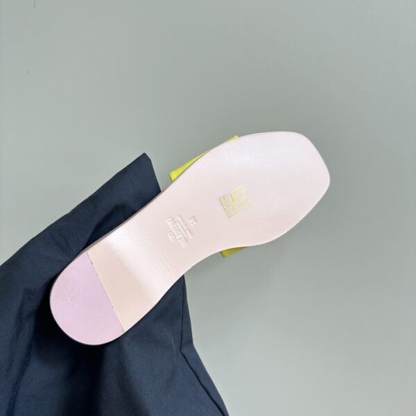 Valentino - Vlogo Cut-Out Calfskin Slide Sandal