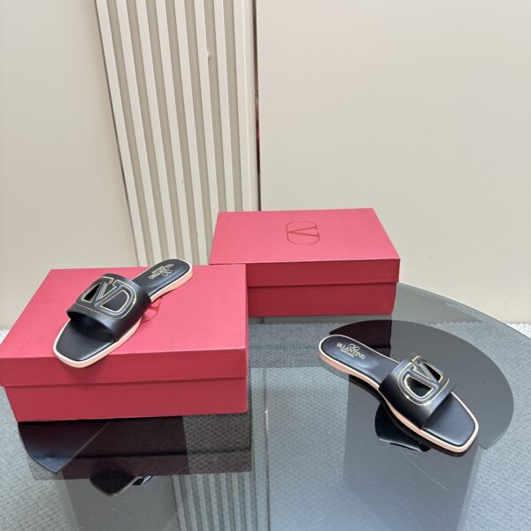Valentino - Vlogo Cut-Out Calfskin Slide Sandal