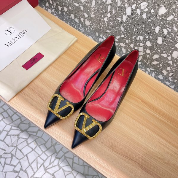 Valentino - Logo-Plaque Leather Pumps
