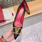 Valentino - Logo-Plaque Leather Pumps