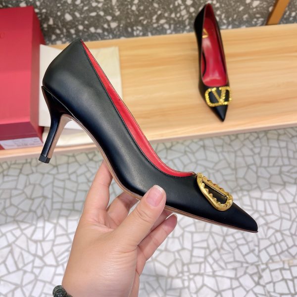 Valentino - Logo-Plaque Leather Pumps