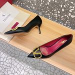 Valentino - Logo-Plaque Leather Pumps
