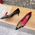 Valentino - Logo-Plaque Leather Pumps