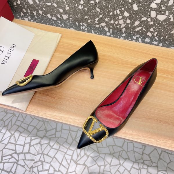 Valentino - Logo-Plaque Leather Pumps