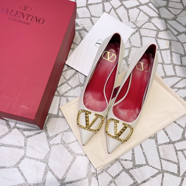 Valentino - Logo-Plaque Leather Pumps