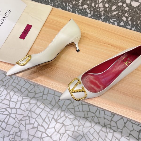 Valentino - Logo-Plaque Leather Pumps