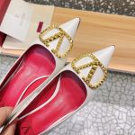 Valentino - Logo-Plaque Leather Pumps