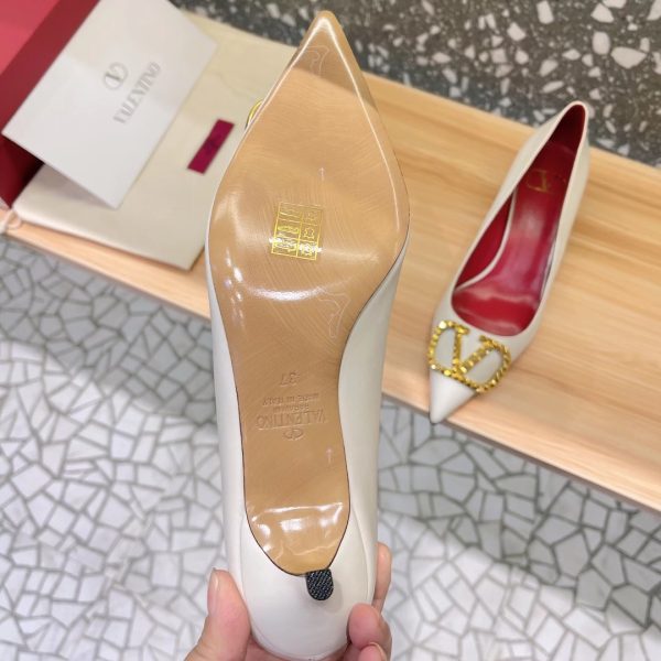 Valentino - Logo-Plaque Leather Pumps