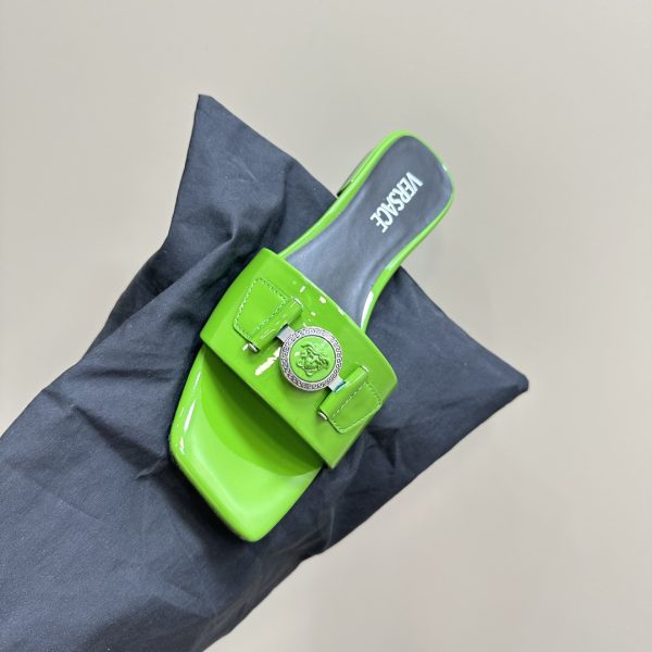 Versace - Medusa Buckle Leather Flat Sandals