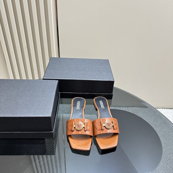 Versace - Medusa Buckle Leather Flat Sandals