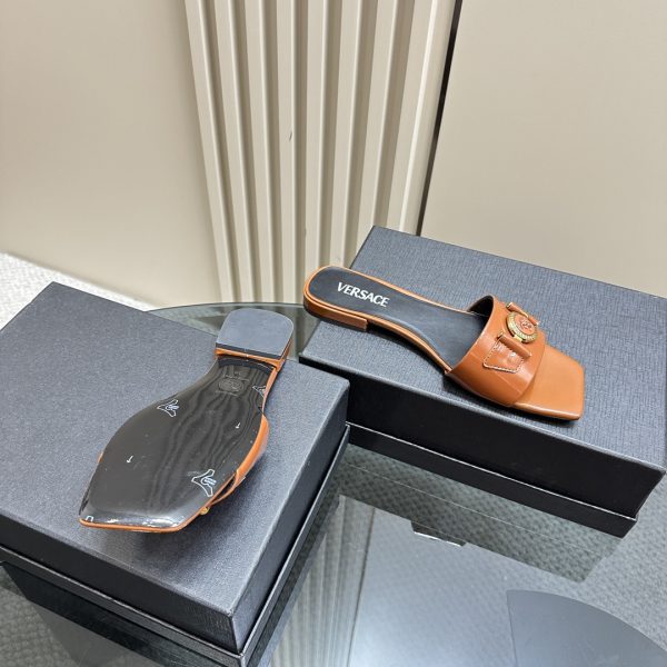 Versace - Medusa Buckle Leather Flat Sandals