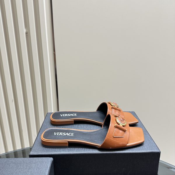 Versace - Medusa Buckle Leather Flat Sandals