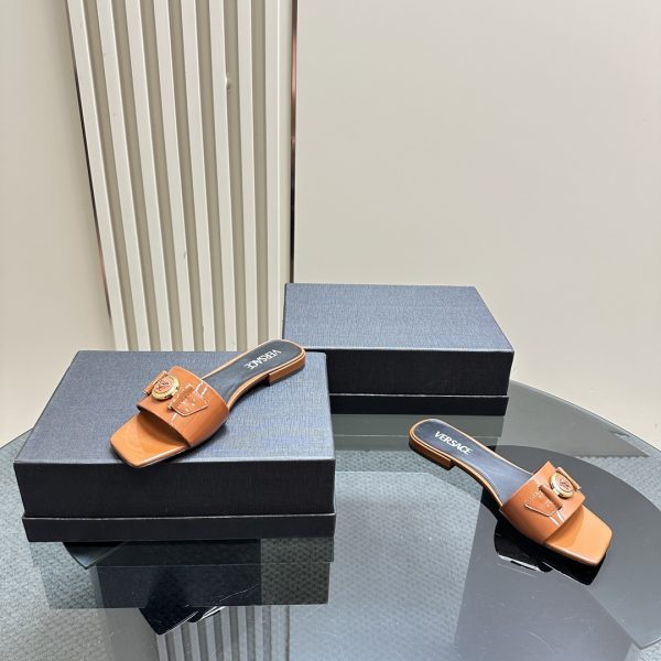 Versace - Medusa Buckle Leather Flat Sandals