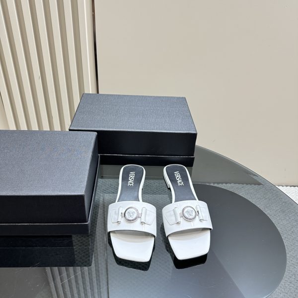 Versace - Medusa Buckle Leather Flat Sandals