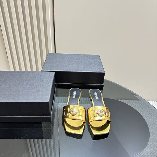 Versace - Medusa Buckle Leather Flat Sandals