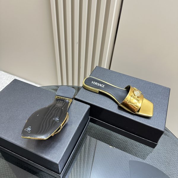 Versace - Medusa Buckle Leather Flat Sandals