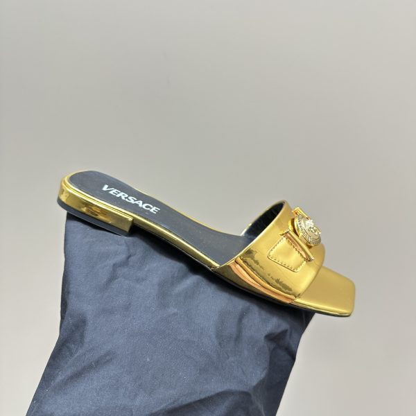 Versace - Medusa Buckle Leather Flat Sandals