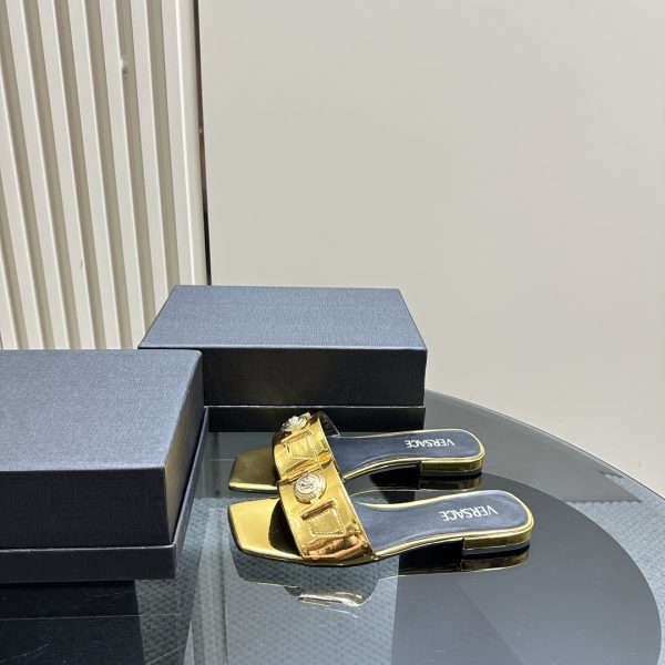 Versace - Medusa Buckle Leather Flat Sandals