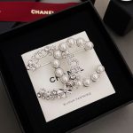 Chanel - Brooches