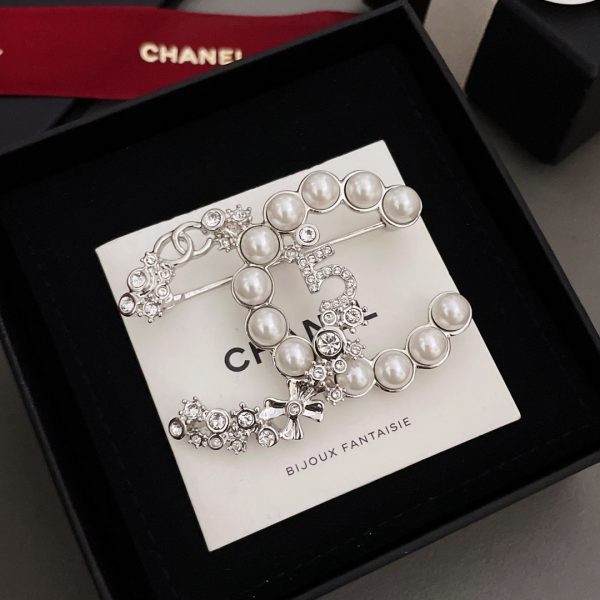 Chanel - Brooches