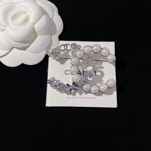 Chanel - Brooches