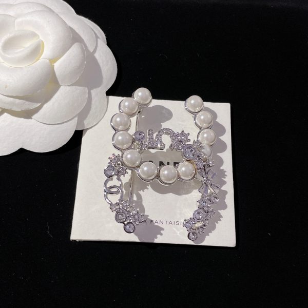 Chanel - Brooches