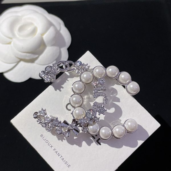 Chanel - Brooches