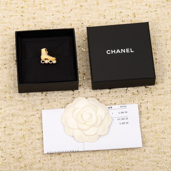 Chanel - Brooches