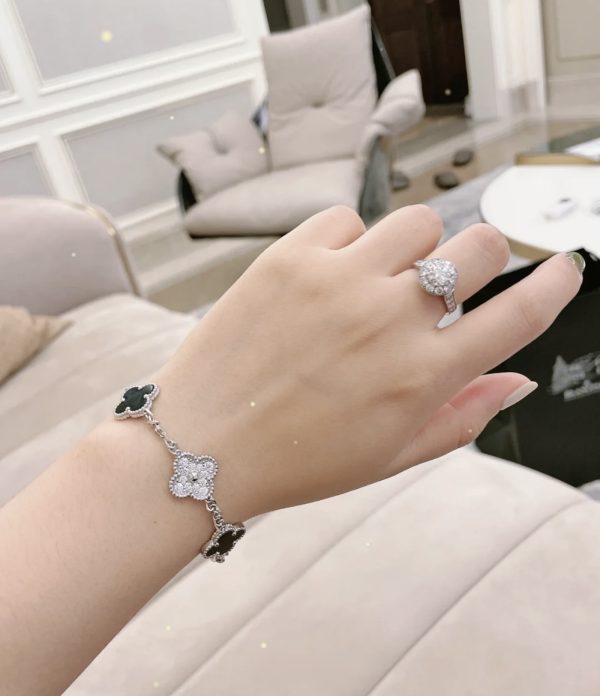 Van Cleef & Arpels - Bracelets